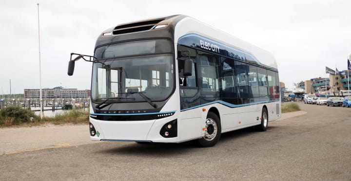 White hydrogen fuel cell bus in a parking lot.