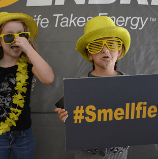 Kids holding a sign for smellfie